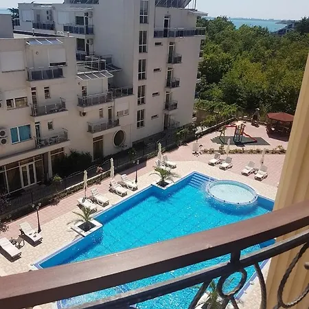 Flora Beach Private Aparthotel *