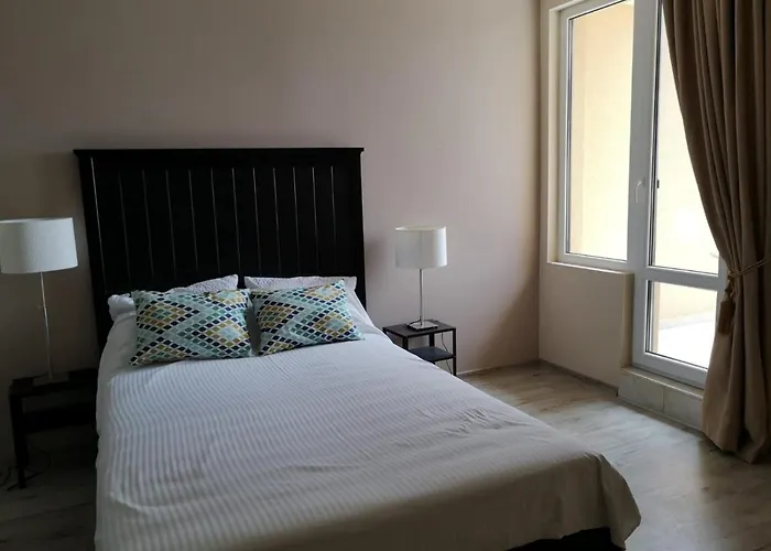 Flora Beach Private Апарт-отель Поморие