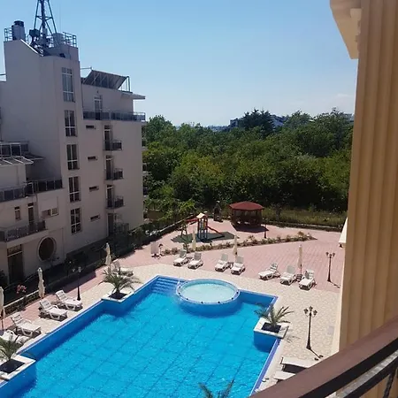 Flora Beach Private מלון דירות פומורי