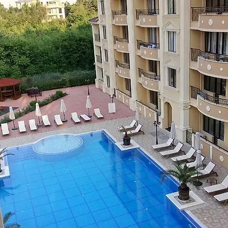 Flora Beach Private פומורי