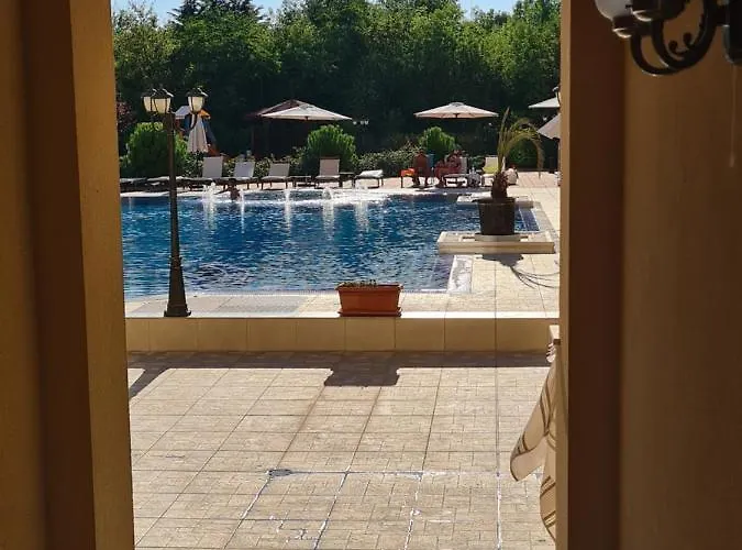 Apart-hotel Flora Beach Private *